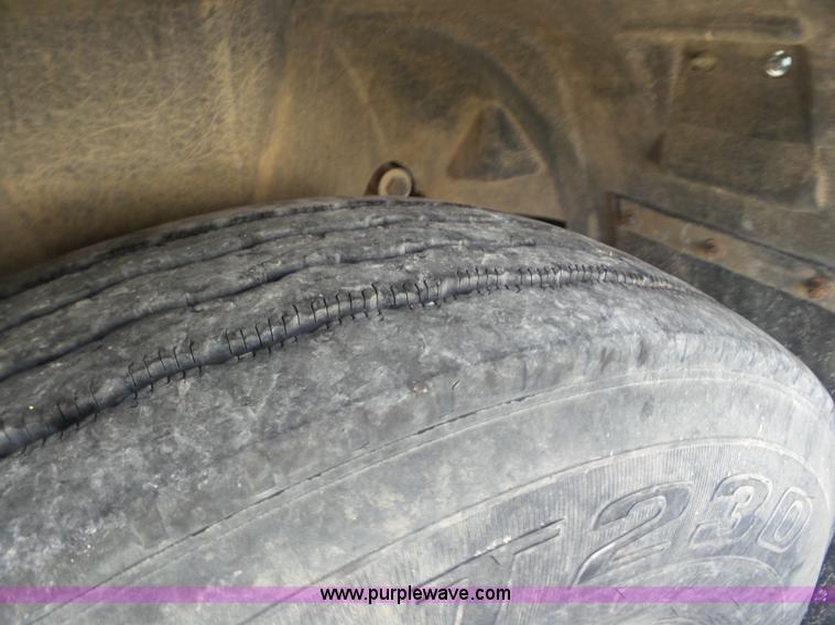 image for item L6913 1993 International 9400 tender truck