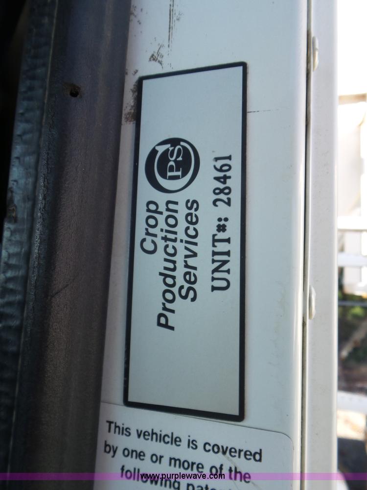 image for item L6913 1993 International 9400 tender truck