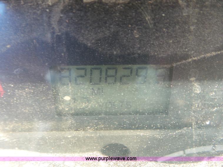 image for item L6914 2002 Freightliner Columbia semi truck