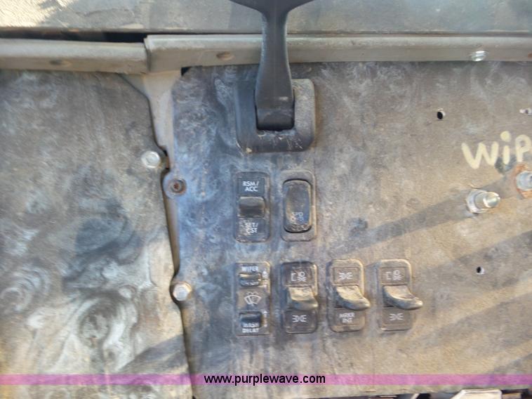 image for item L6914 2002 Freightliner Columbia semi truck