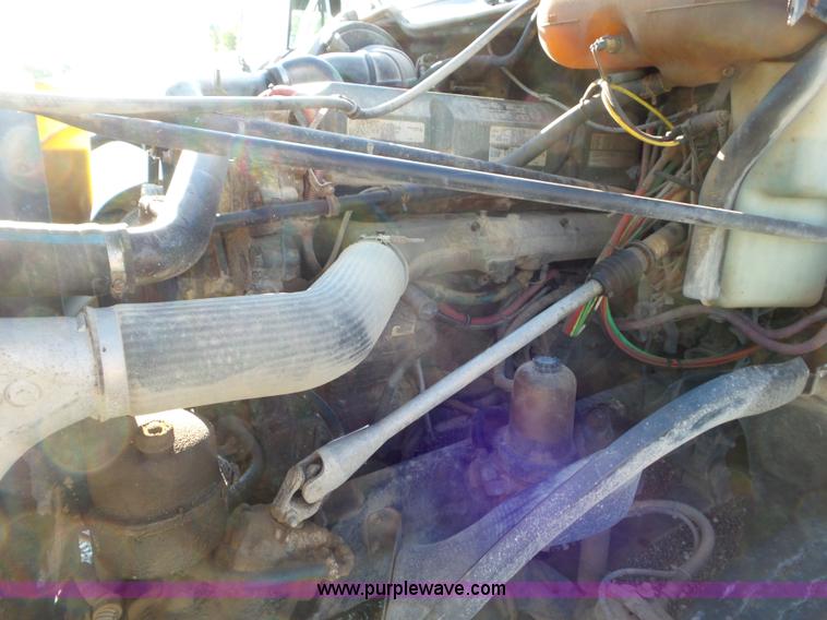 image for item L6914 2002 Freightliner Columbia semi truck