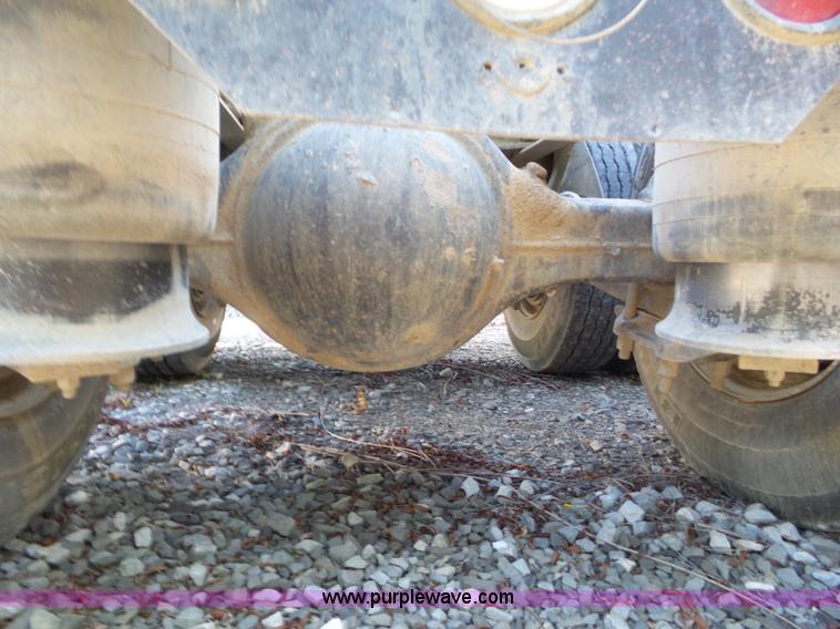 image for item L6914 2002 Freightliner Columbia semi truck