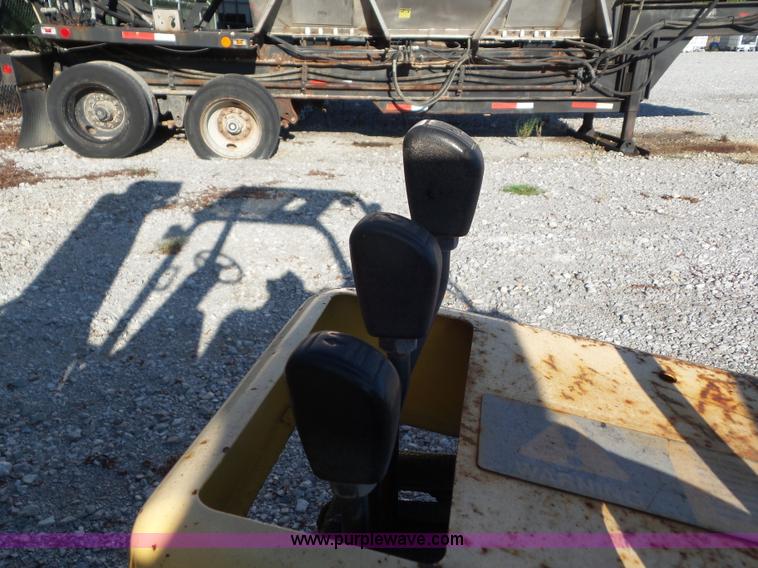 image for item L6915 1998 Daewoo G255 forklift