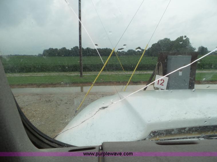 image for item L6921 1999 International 4900 truck cab and chassis