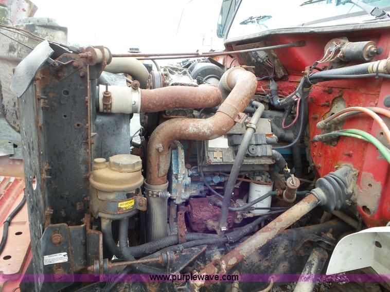 image for item L6921 1999 International 4900 truck cab and chassis