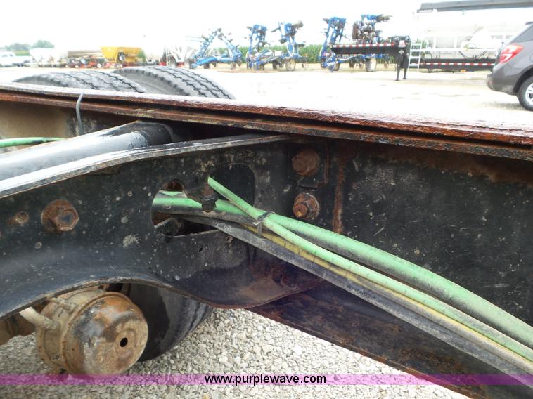 image for item L6921 1999 International 4900 truck cab and chassis