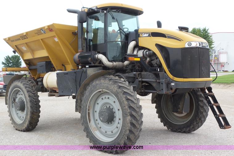 image for item L6922 2012 Ag-Chem RoGator RG1300 self-propelled applicator