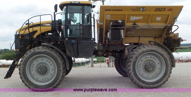 image for item L6922 2012 Ag-Chem RoGator RG1300 self-propelled applicator