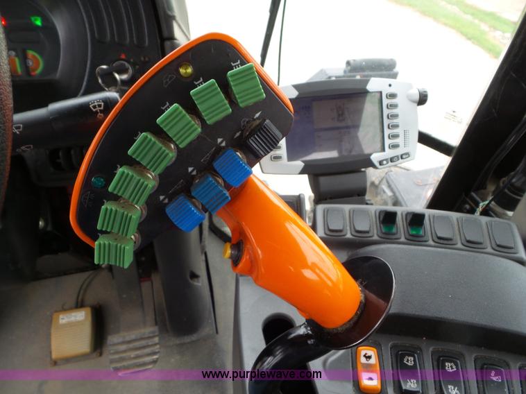 image for item L6922 2012 Ag-Chem RoGator RG1300 self-propelled applicator