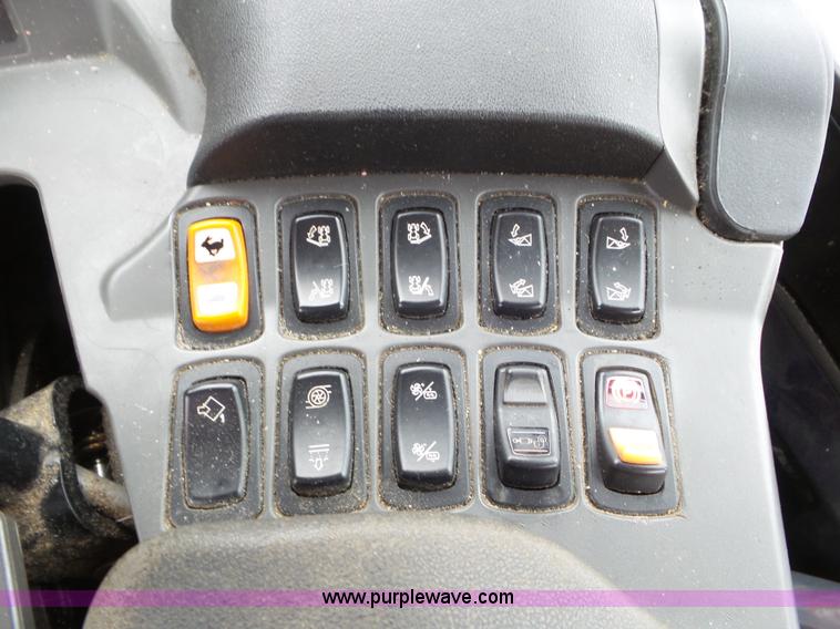 image for item L6922 2012 Ag-Chem RoGator RG1300 self-propelled applicator