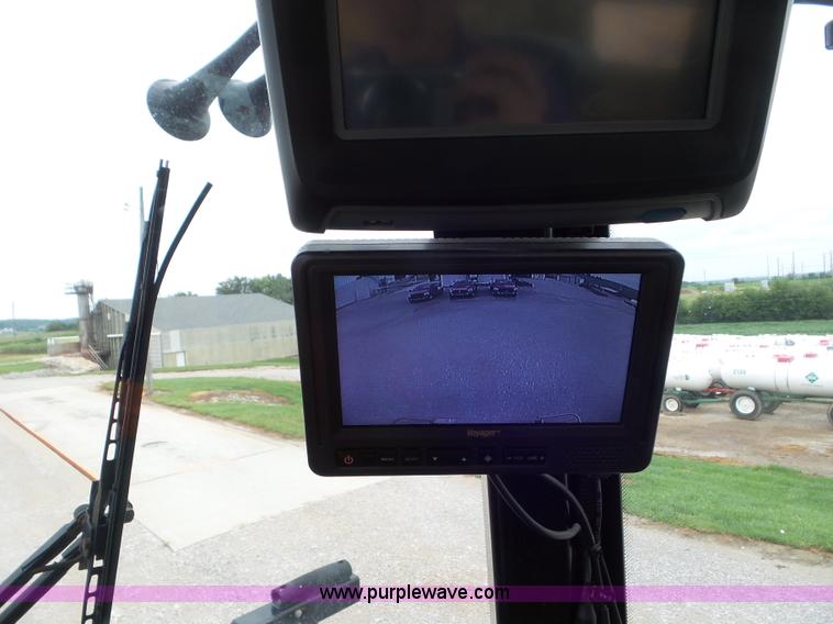 image for item L6922 2012 Ag-Chem RoGator RG1300 self-propelled applicator