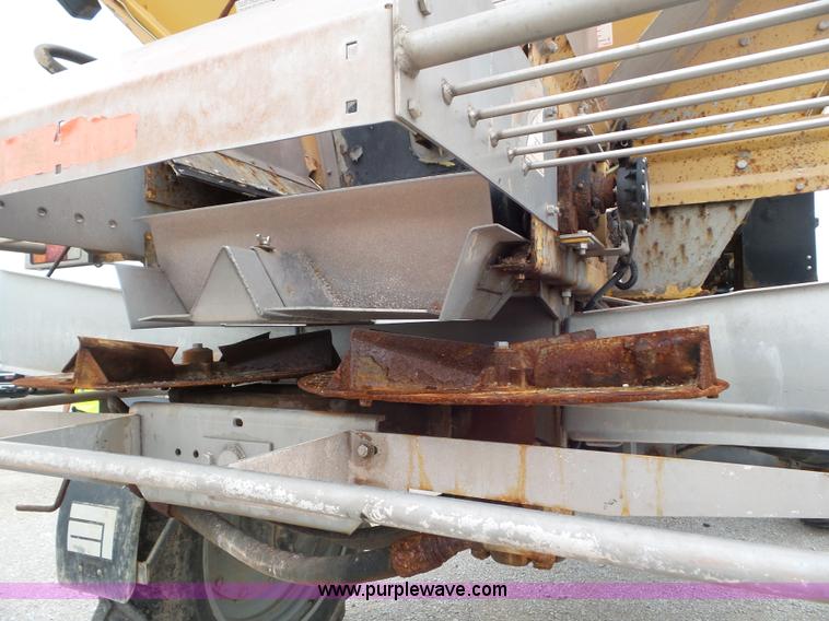 image for item L6922 2012 Ag-Chem RoGator RG1300 self-propelled applicator