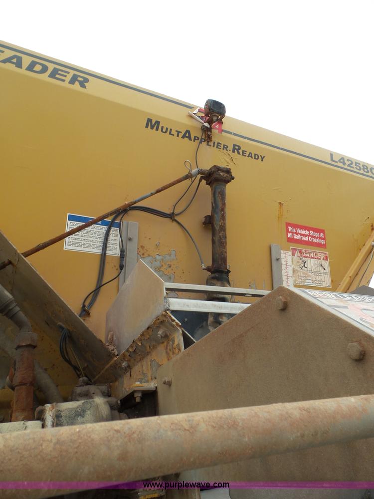 image for item L6922 2012 Ag-Chem RoGator RG1300 self-propelled applicator