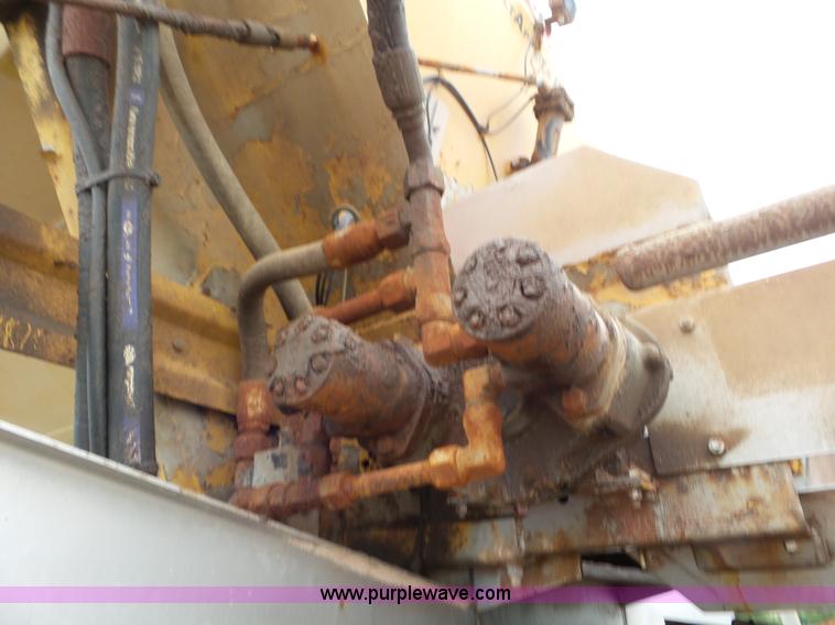 image for item L6922 2012 Ag-Chem RoGator RG1300 self-propelled applicator