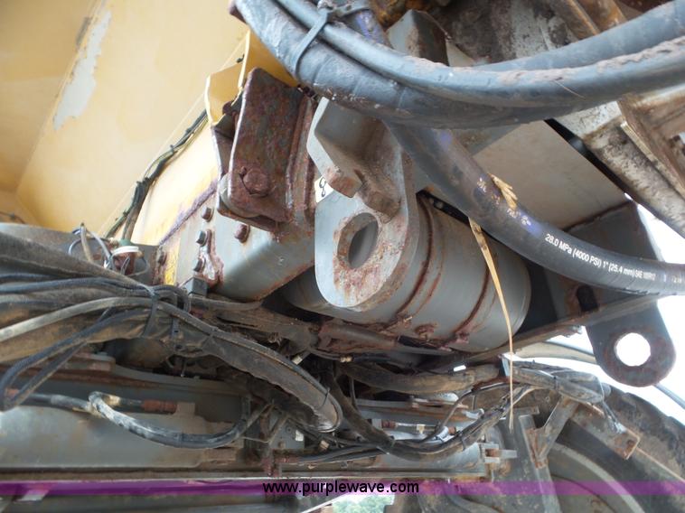 image for item L6922 2012 Ag-Chem RoGator RG1300 self-propelled applicator