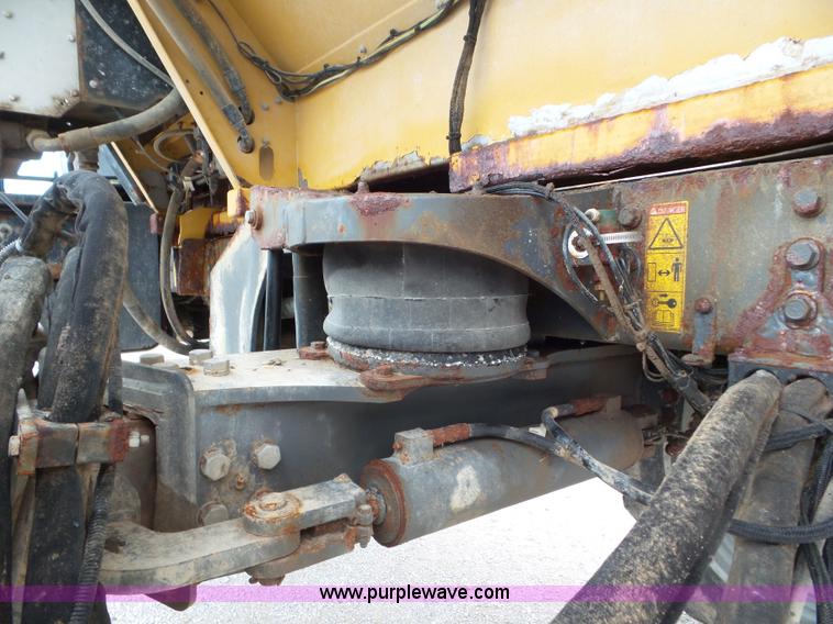 image for item L6922 2012 Ag-Chem RoGator RG1300 self-propelled applicator