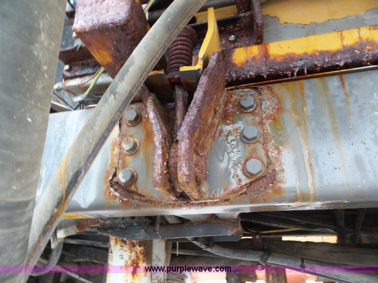 image for item L6922 2012 Ag-Chem RoGator RG1300 self-propelled applicator