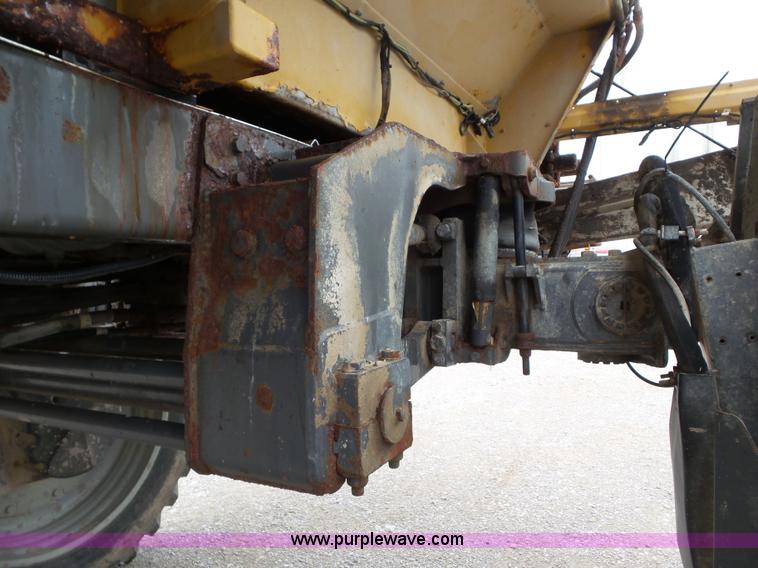 image for item L6922 2012 Ag-Chem RoGator RG1300 self-propelled applicator