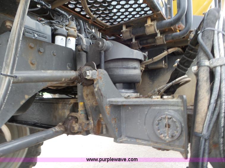 image for item L6922 2012 Ag-Chem RoGator RG1300 self-propelled applicator