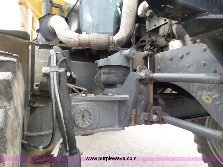 image for item L6922 2012 Ag-Chem RoGator RG1300 self-propelled applicator