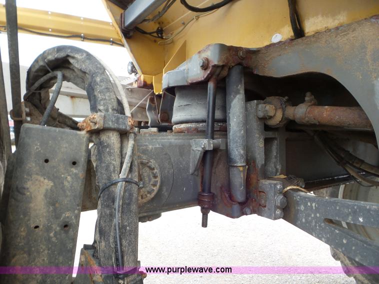 image for item L6922 2012 Ag-Chem RoGator RG1300 self-propelled applicator