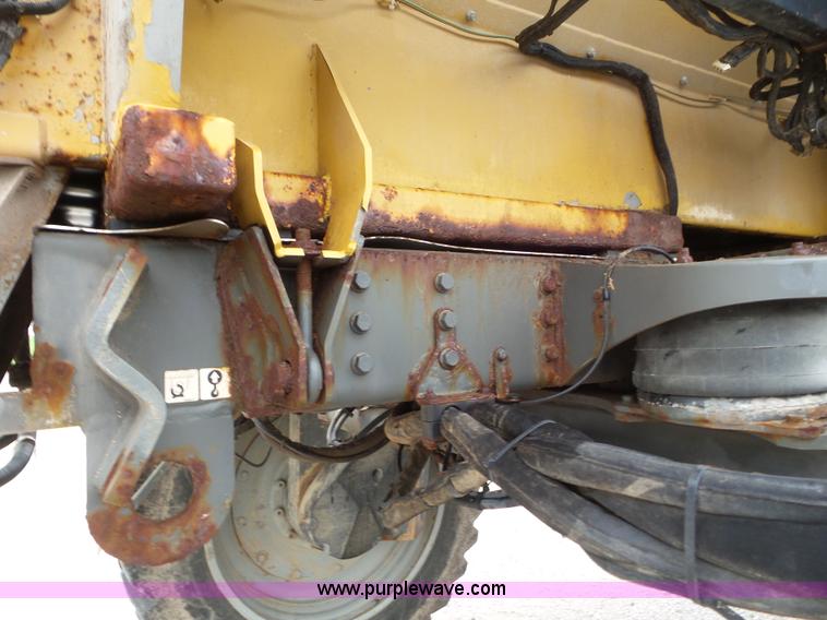 image for item L6922 2012 Ag-Chem RoGator RG1300 self-propelled applicator