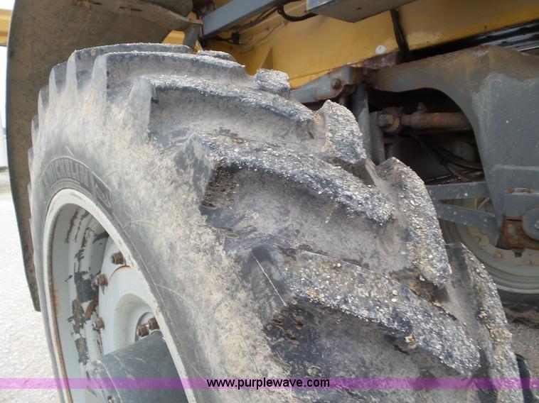 image for item L6922 2012 Ag-Chem RoGator RG1300 self-propelled applicator