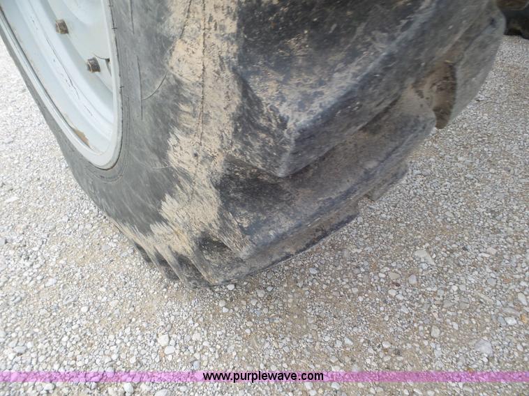 image for item L6922 2012 Ag-Chem RoGator RG1300 self-propelled applicator