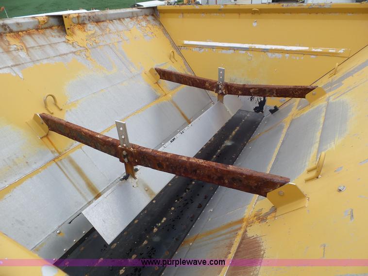 image for item L6922 2012 Ag-Chem RoGator RG1300 self-propelled applicator