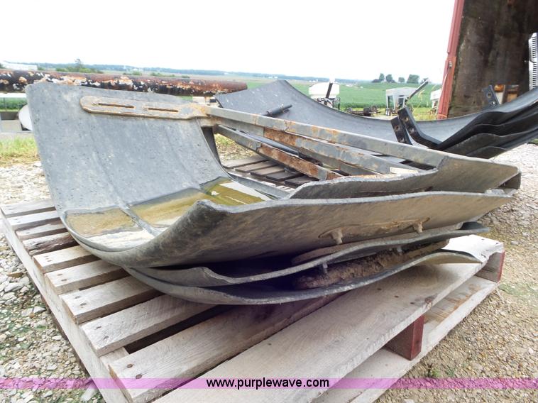 image for item L6922 2012 Ag-Chem RoGator RG1300 self-propelled applicator