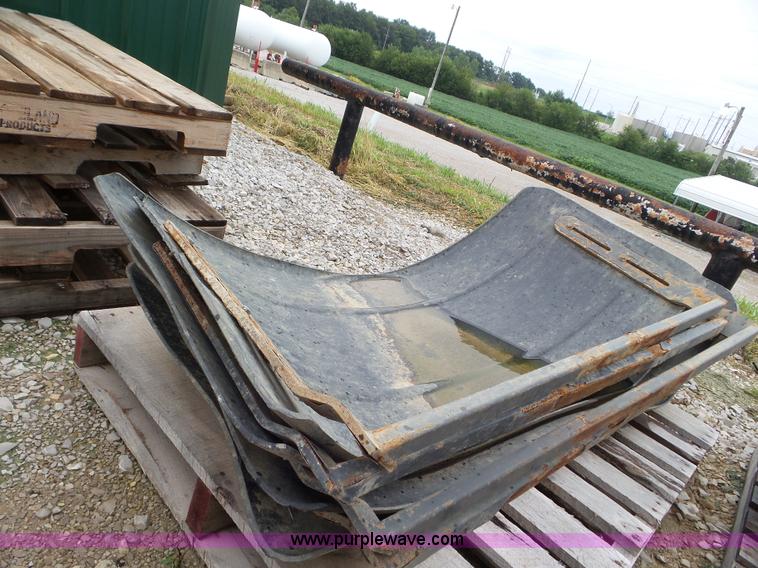 image for item L6922 2012 Ag-Chem RoGator RG1300 self-propelled applicator