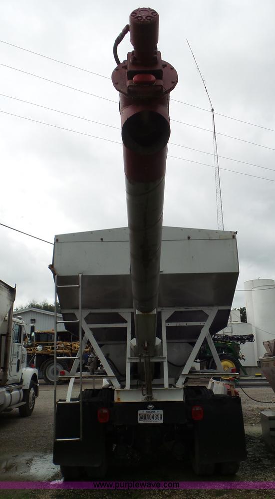 image for item L6924 1985 International tender truck