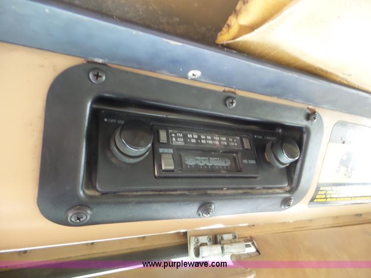 image for item L6924 1985 International tender truck