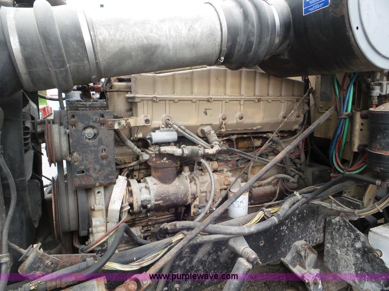 image for item L6924 1985 International tender truck