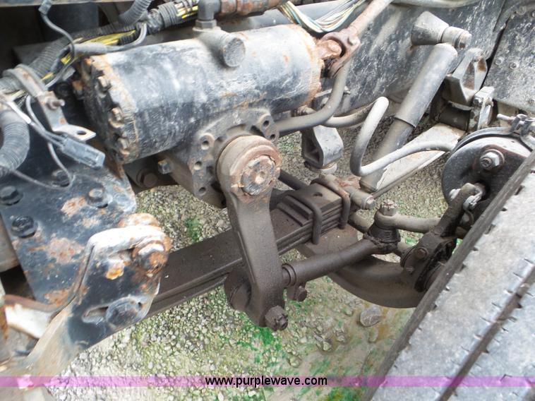 image for item L6924 1985 International tender truck