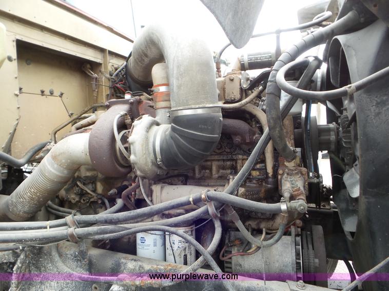 image for item L6924 1985 International tender truck