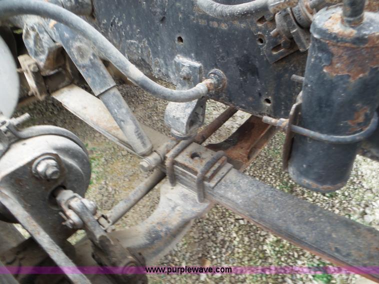 image for item L6924 1985 International tender truck