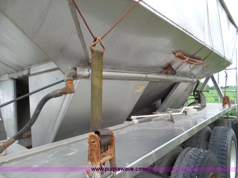 image for item L6924 1985 International tender truck