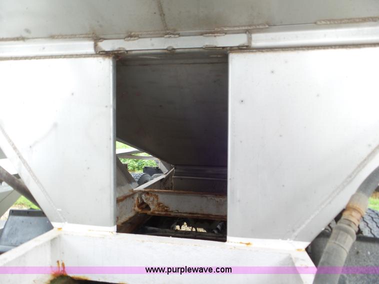 image for item L6924 1985 International tender truck