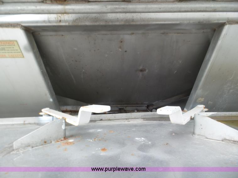 image for item L6924 1985 International tender truck