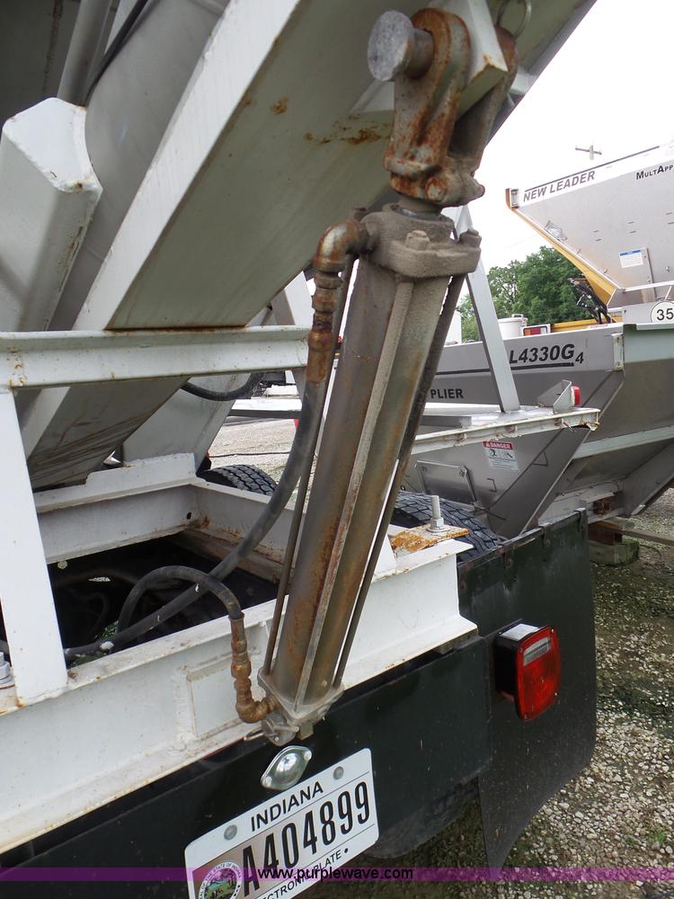 image for item L6924 1985 International tender truck