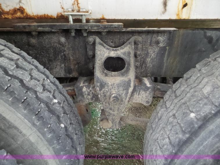 image for item L6924 1985 International tender truck