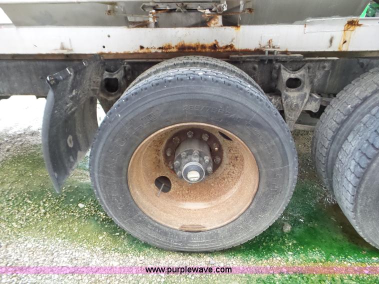 image for item L6924 1985 International tender truck