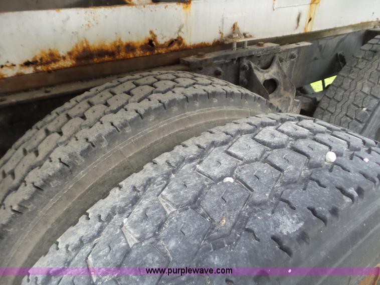 image for item L6924 1985 International tender truck