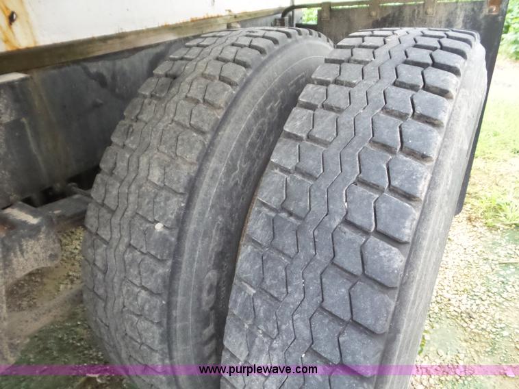 image for item L6924 1985 International tender truck