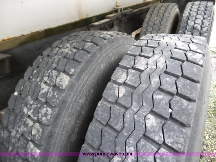 image for item L6924 1985 International tender truck