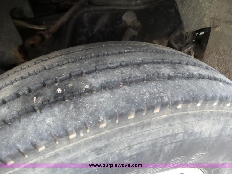 image for item L6924 1985 International tender truck