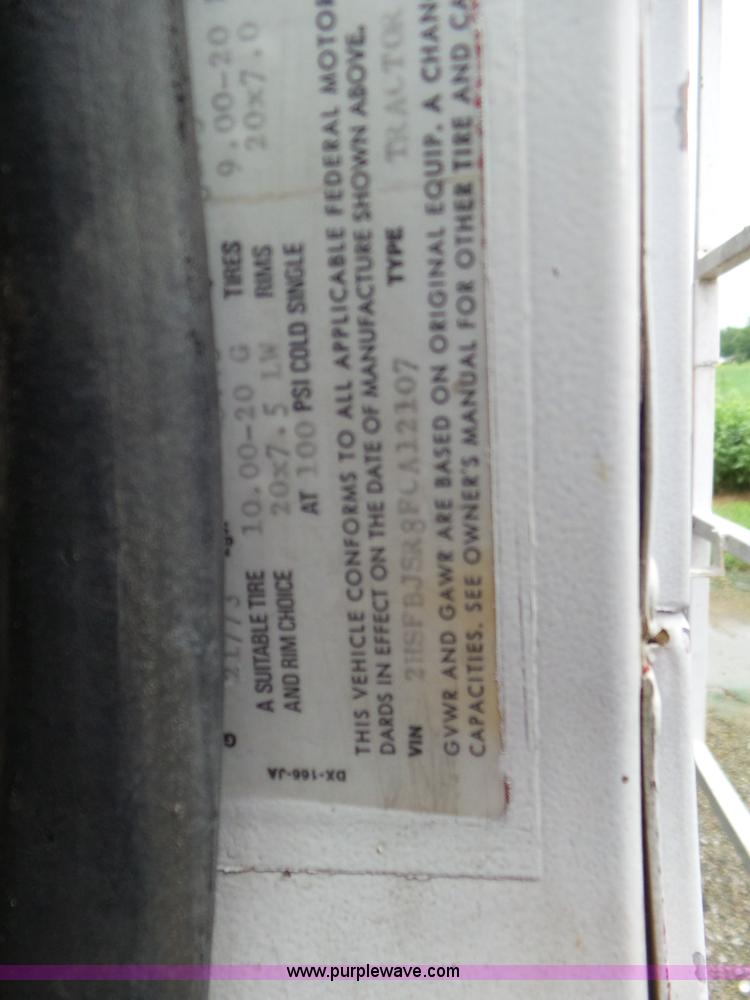 image for item L6924 1985 International tender truck