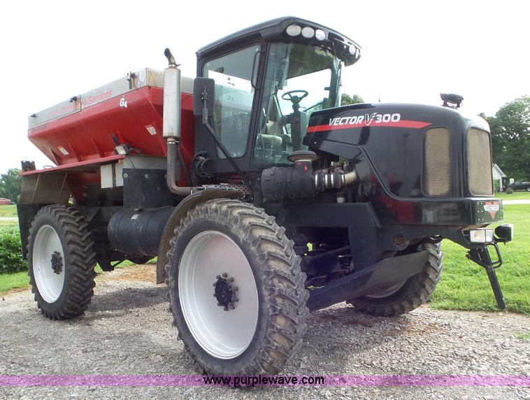 image for item L6925 2009 Vector V300 self-propelled applicator