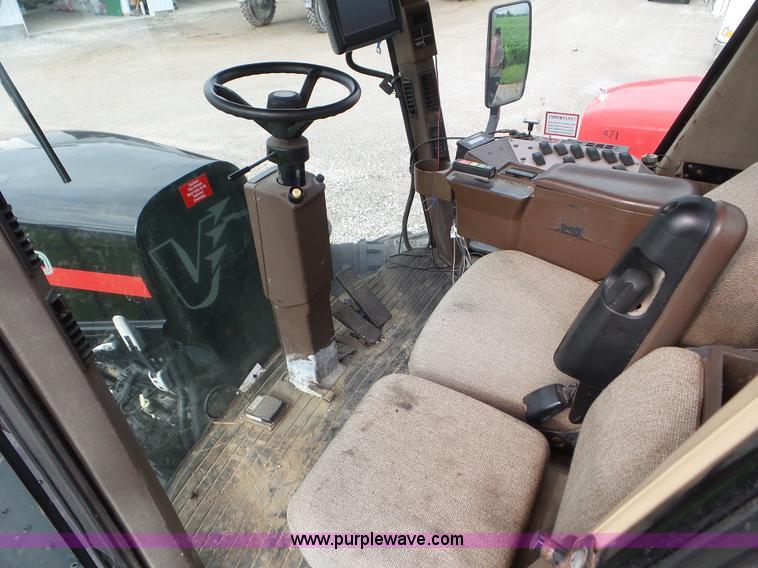 image for item L6925 2009 Vector V300 self-propelled applicator